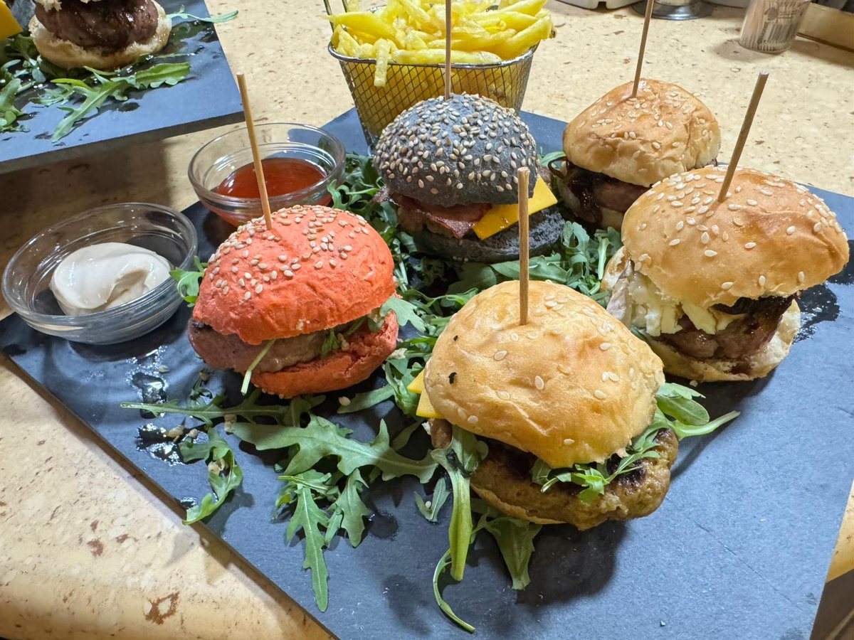 Degustación de mini hamburguesas de La Vaquería