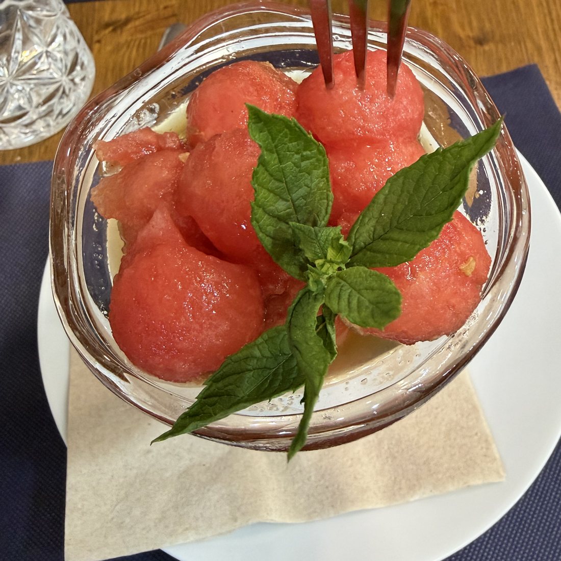 Sandía a la menta fresca, postre de La Vaquería